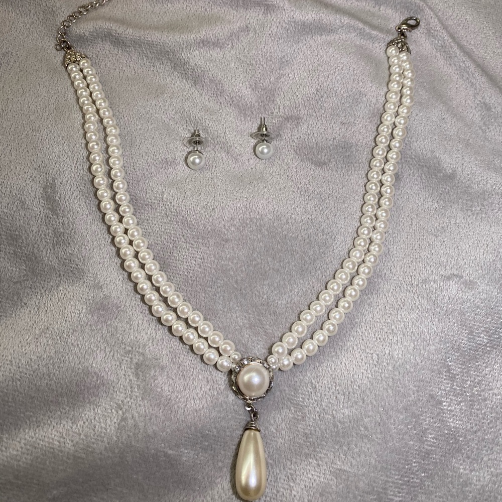 Vintage Pearl necklace paired w/ pearl earrings